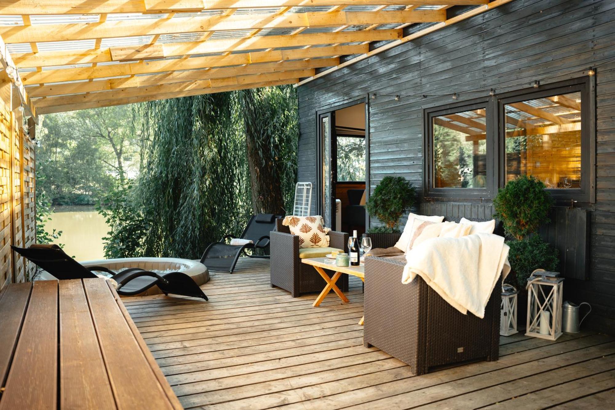 Secret Lake Prag Magic Place Relaxation& Wellness Rehenice Exteriér fotografie