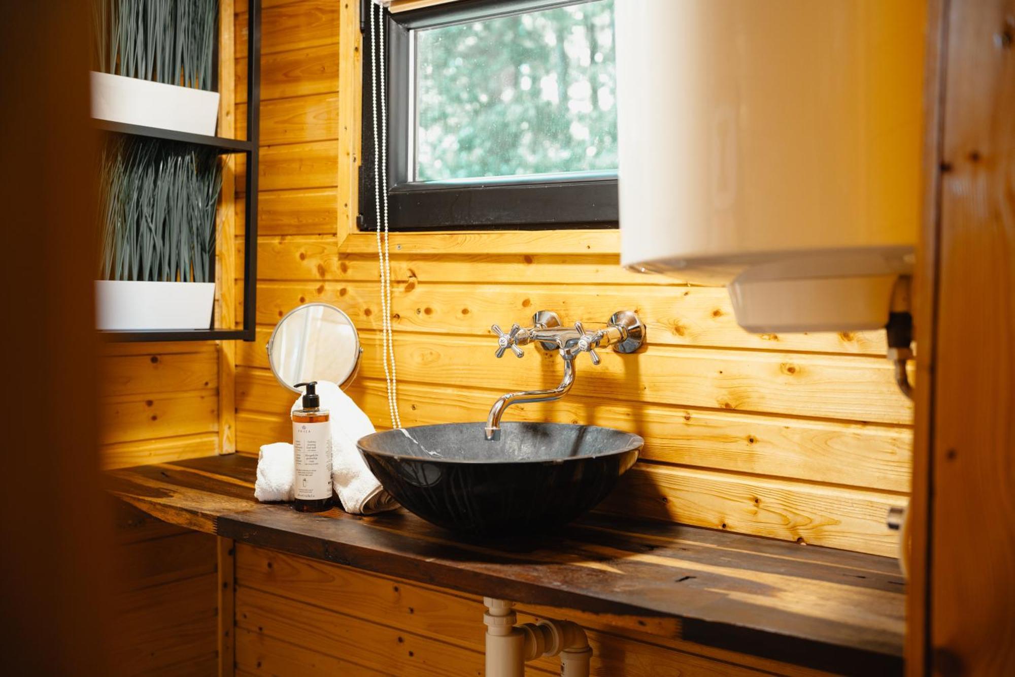 Secret Lake Prag Magic Place Relaxation& Wellness Rehenice Exteriér fotografie